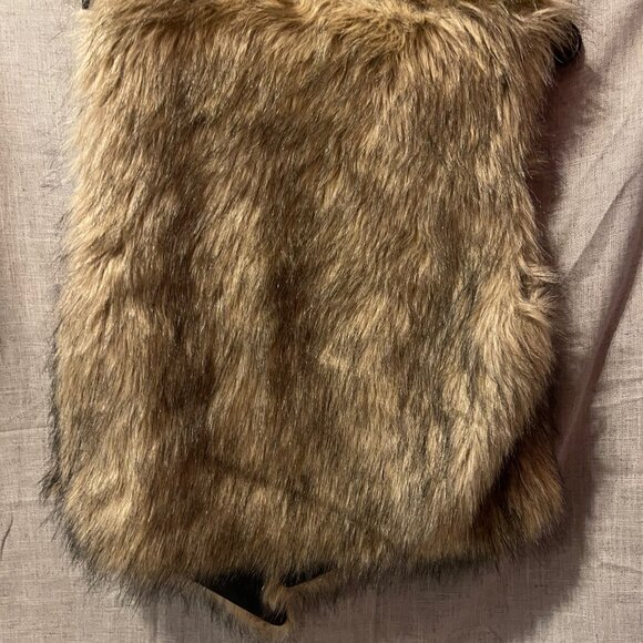 Junior Girls XL Me Jane Faux Fur Vest - Picture 3 of 8